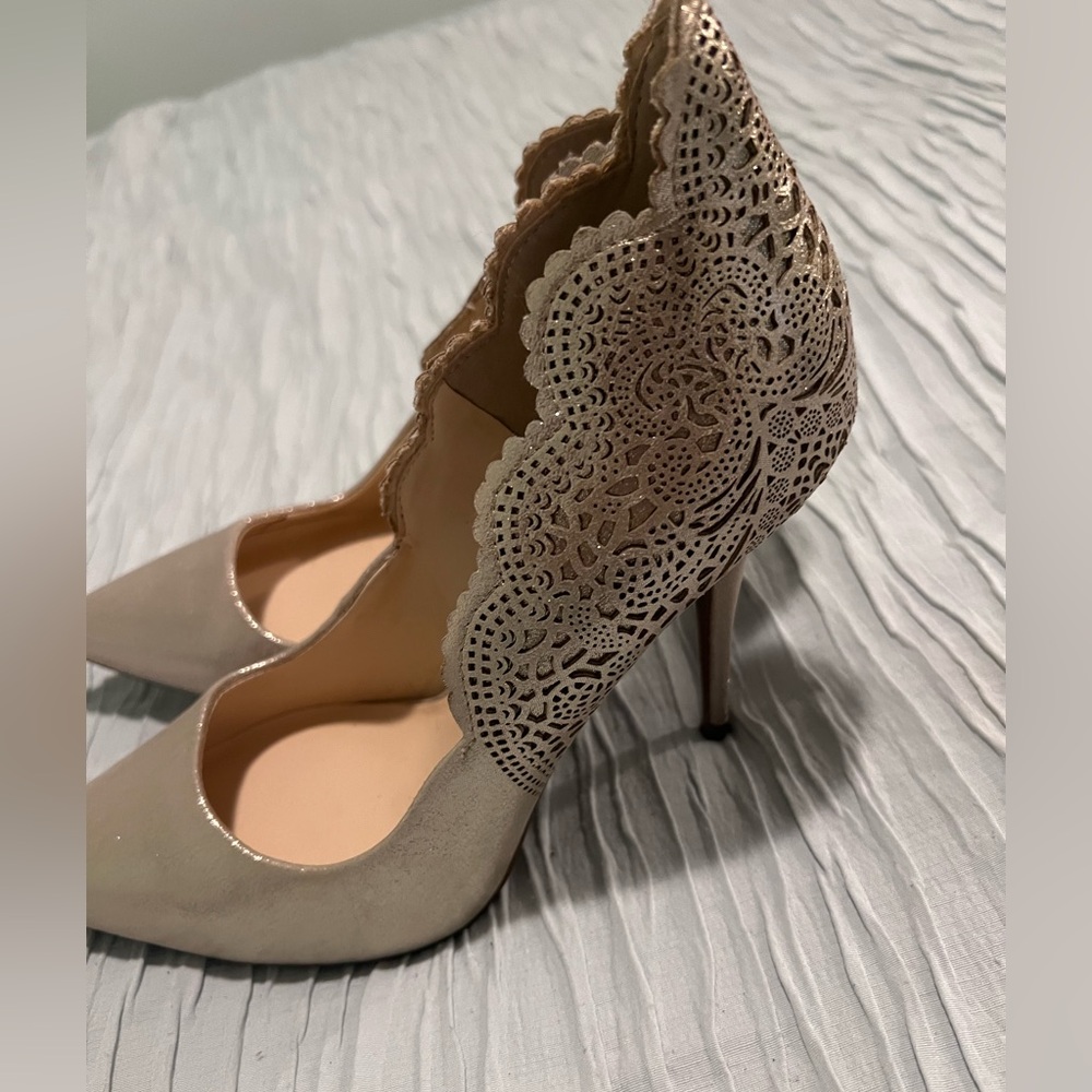 Jessica Simpson Gold Pump Heels Size - 9